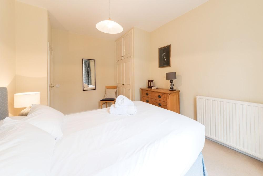 A Place Like Home - 2 Bedroom Apartment in Chelsea 2