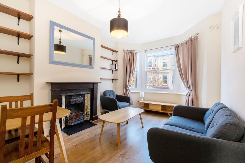 Simon Apartment - London Launchpad 1