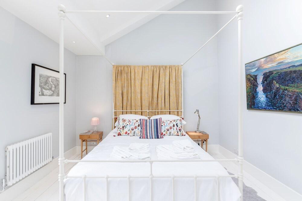 Vauxhall Oasis - 3 Bed House by Basetogo 1