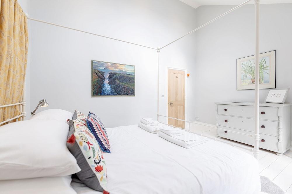 Vauxhall Oasis - 3 Bed House by Basetogo 2