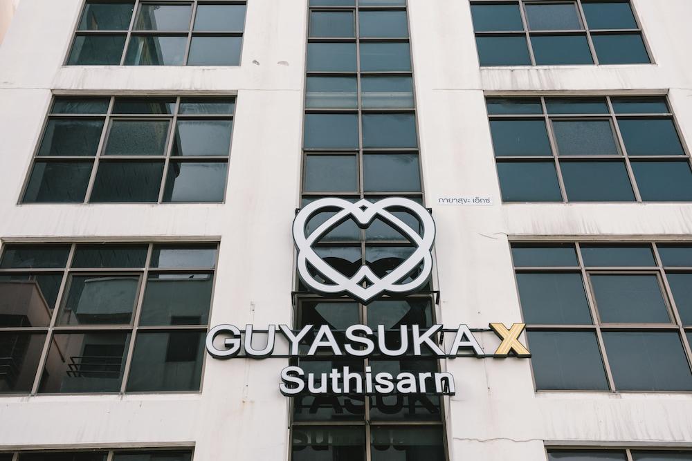 Guyasuka X Suthisan - Hostel