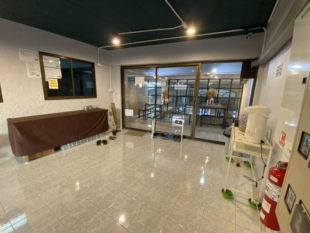 Gate 2hostel