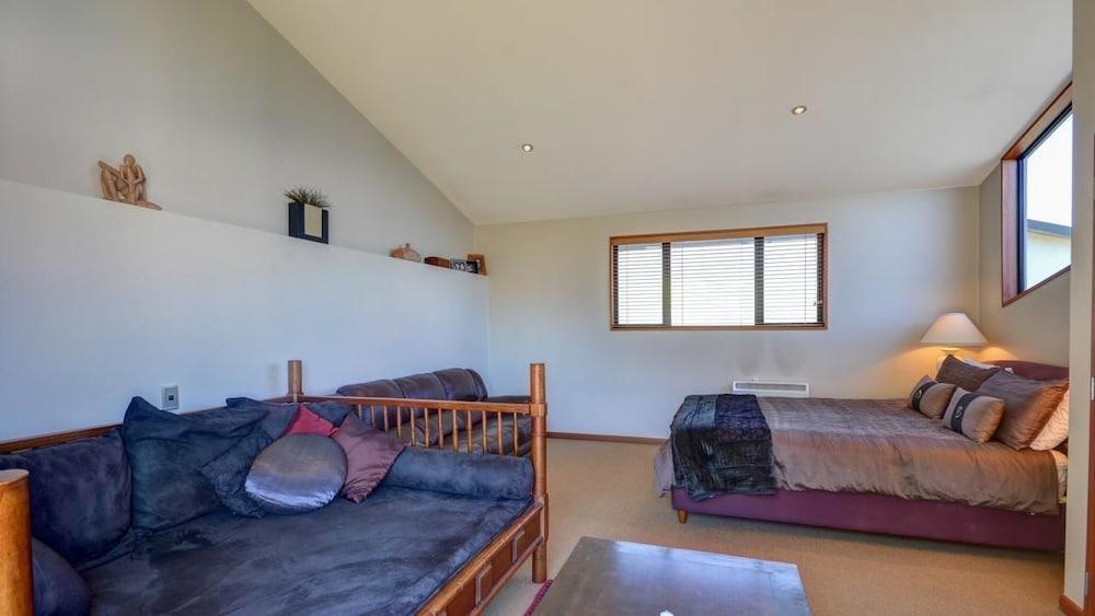 Aries Lake View Villa 2
