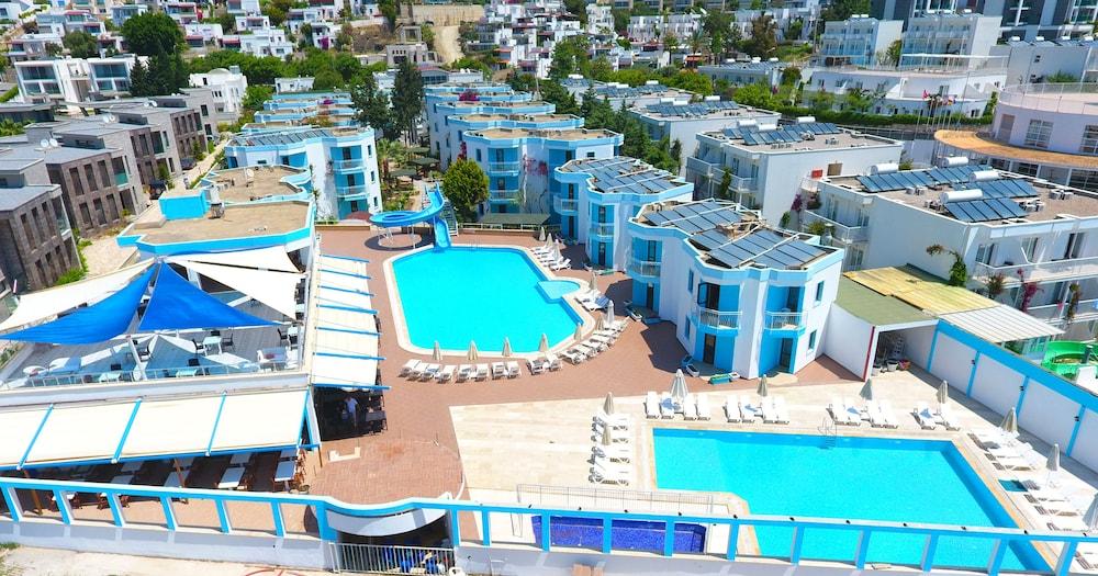 Costa Carina Resort