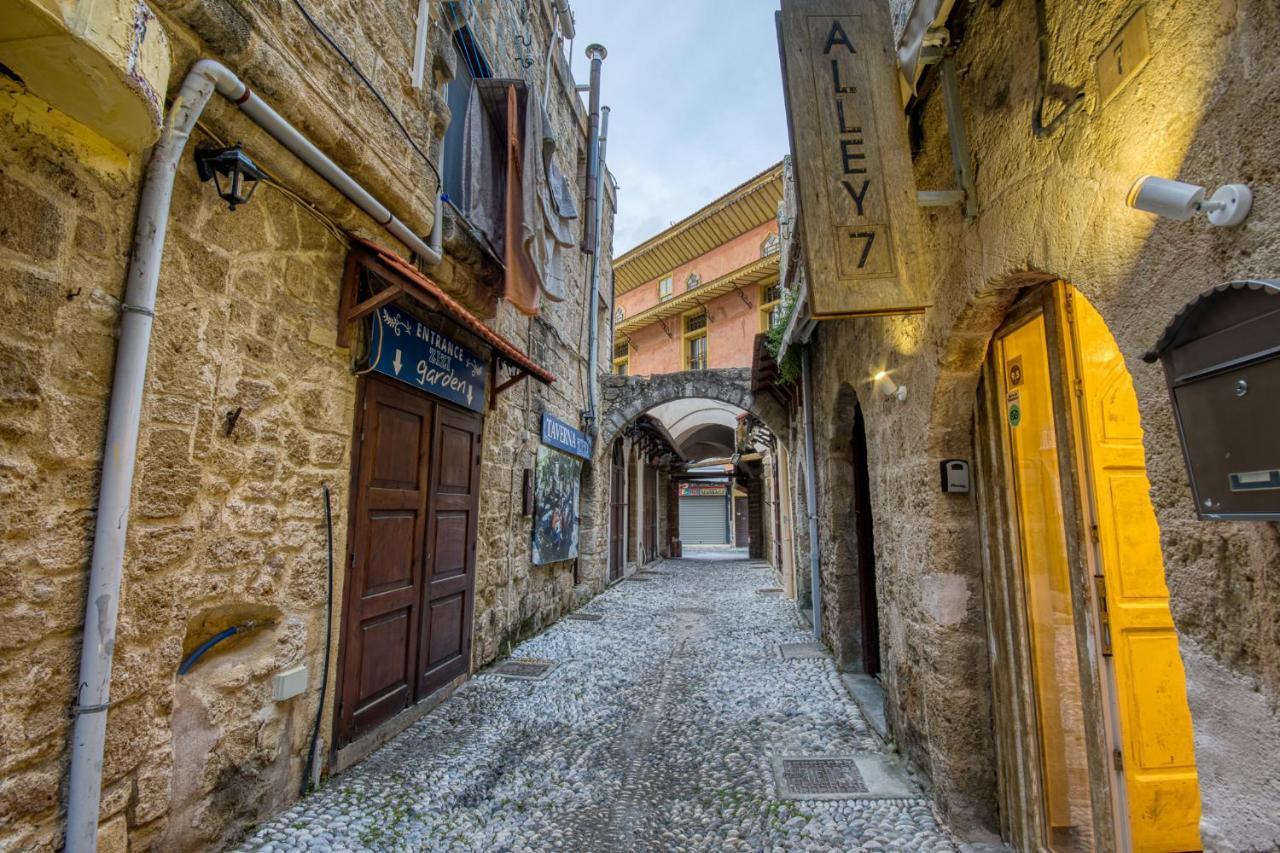 Alley 7