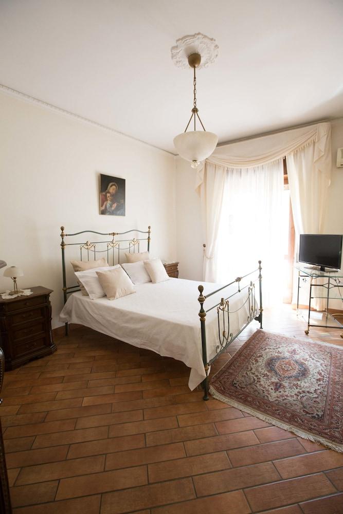 Fra la Costiera E Pompei