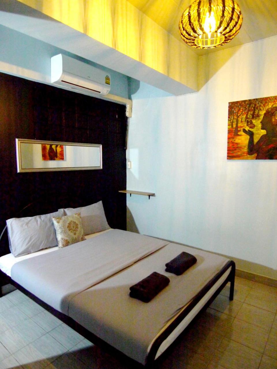 Mam's House Khaosan 1