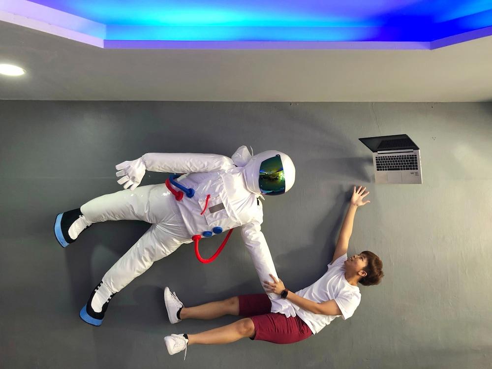 Met a Space Pod @ Asoke 1