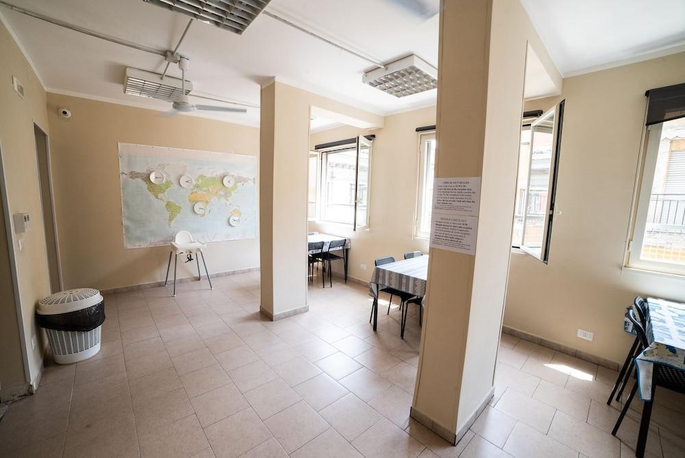 Departure Rooms & Hostels