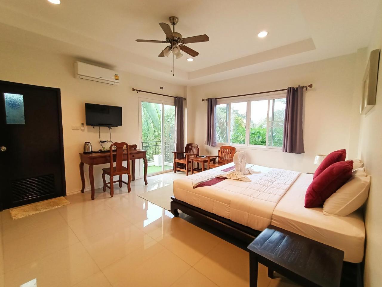 Baan Klangsuan Bang Korbua