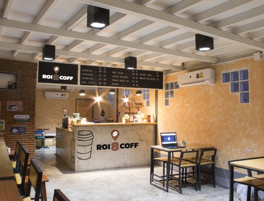 Roi 8 Host