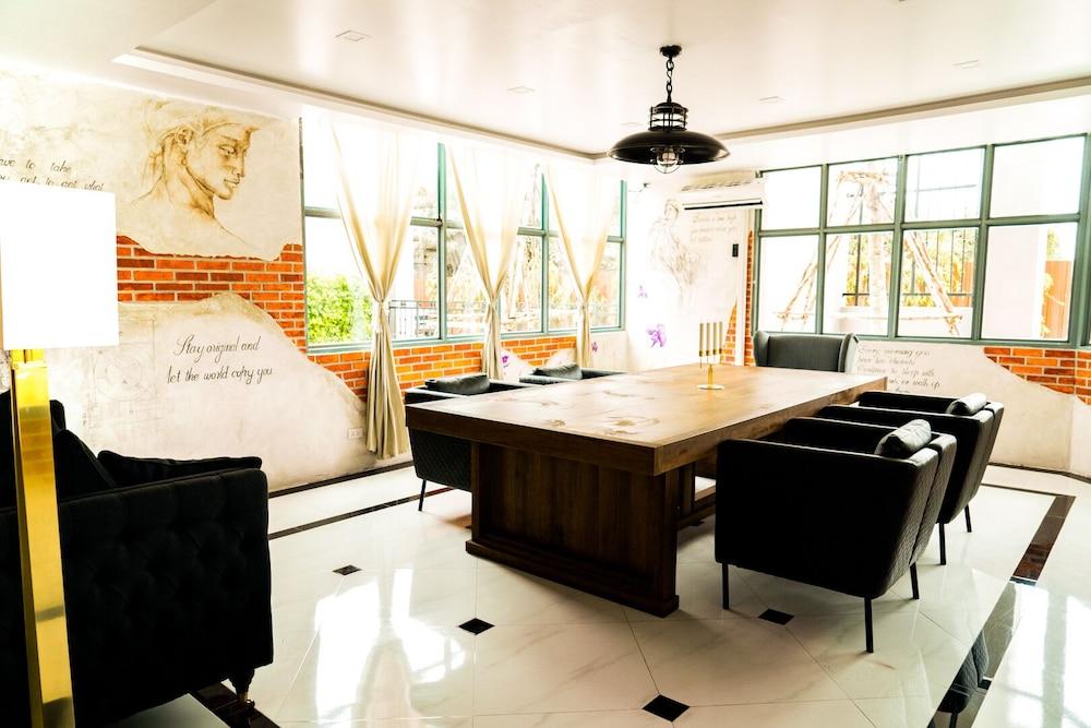 Roomquest Sukhumvit 107