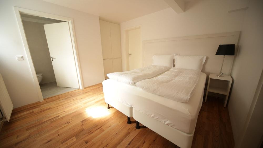 Om Apartments 2
