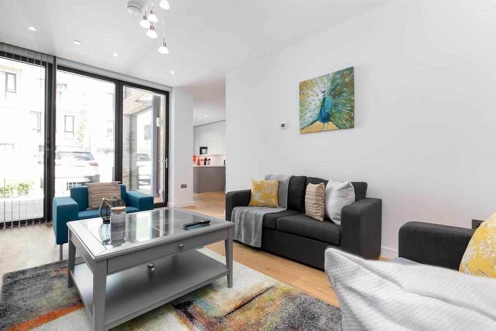 Lt Greenwich 3 Bed Townhouse