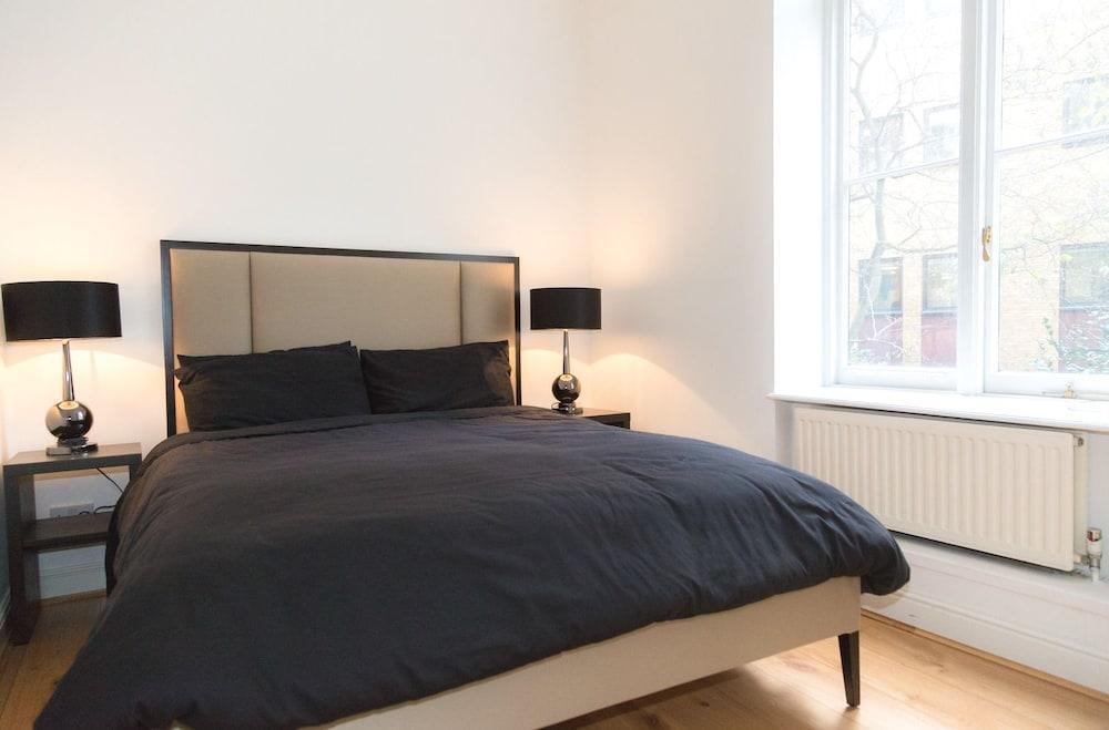 Modern 2 Bed Flat in Historic Building 2