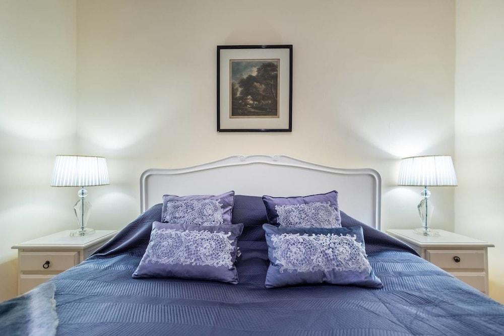 Luxury Private Apartment in Kensington 1