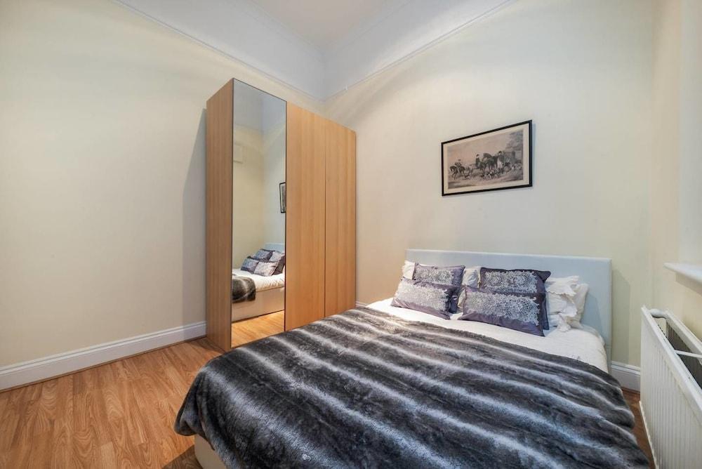 Luxury Private Apartment in Kensington 2