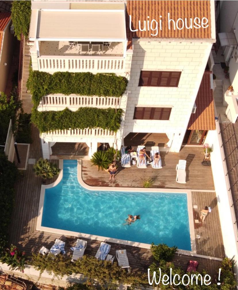 Luigi Apartments 2