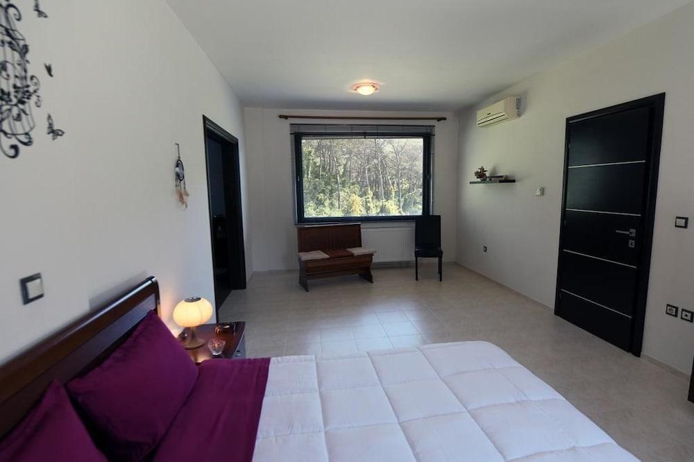 Lilies Villa 2