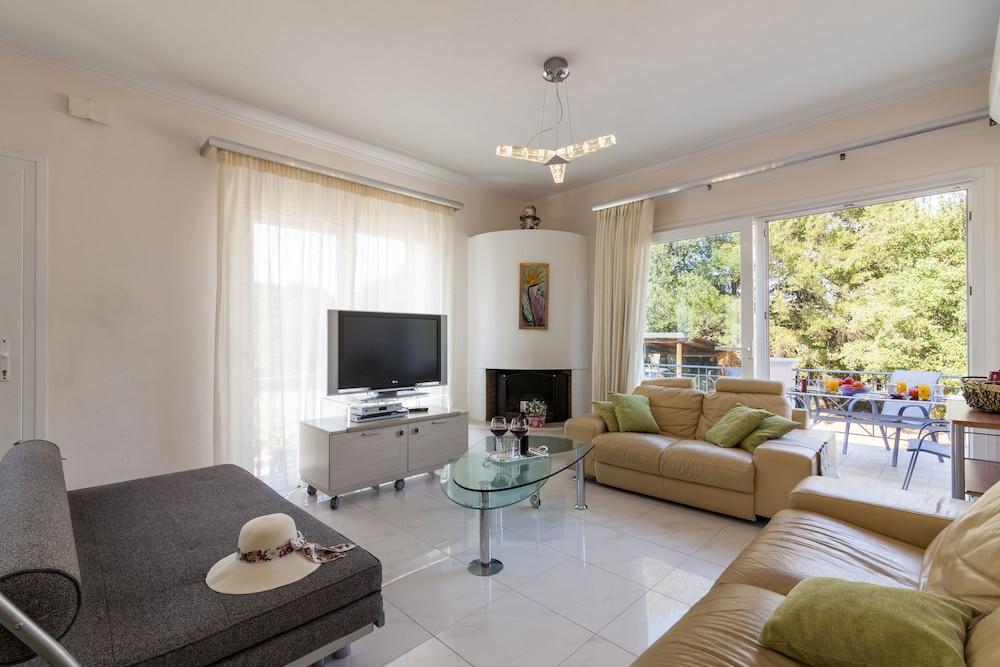Marina Gouvia Family Villa by Konnect