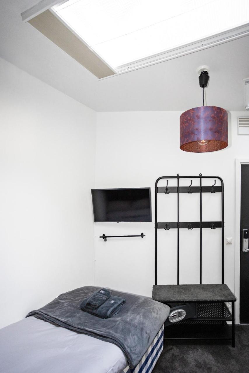 Eight Rooms 2