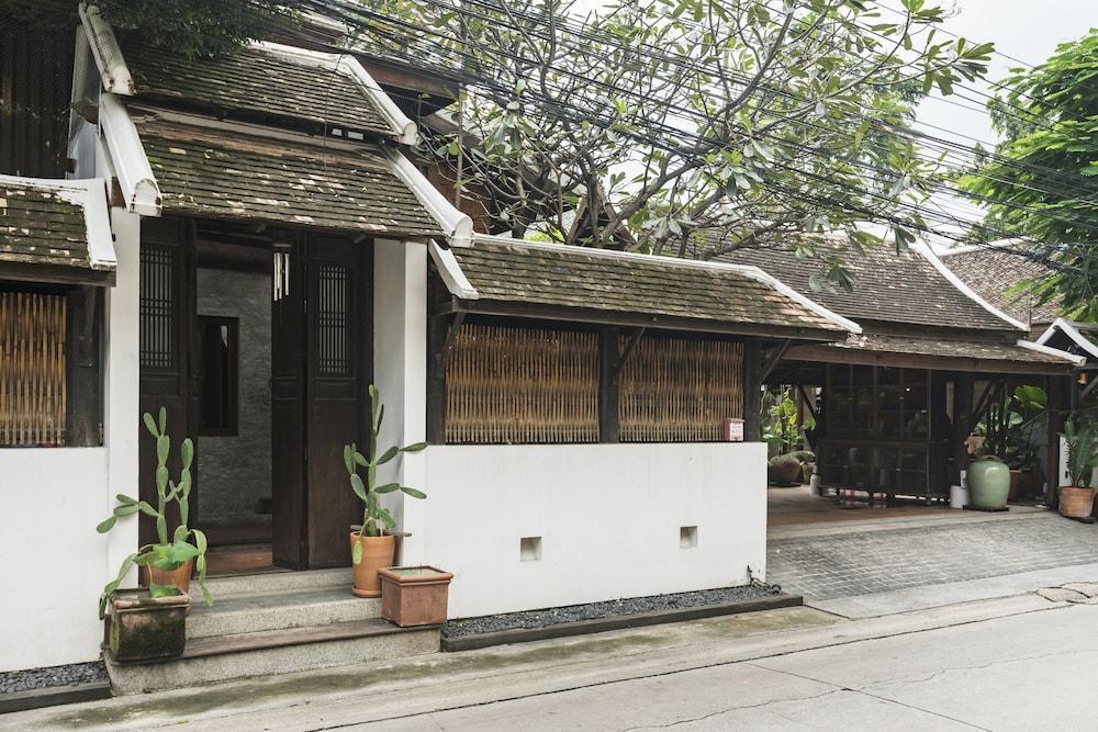 Baan Mahabhirom by Favstay