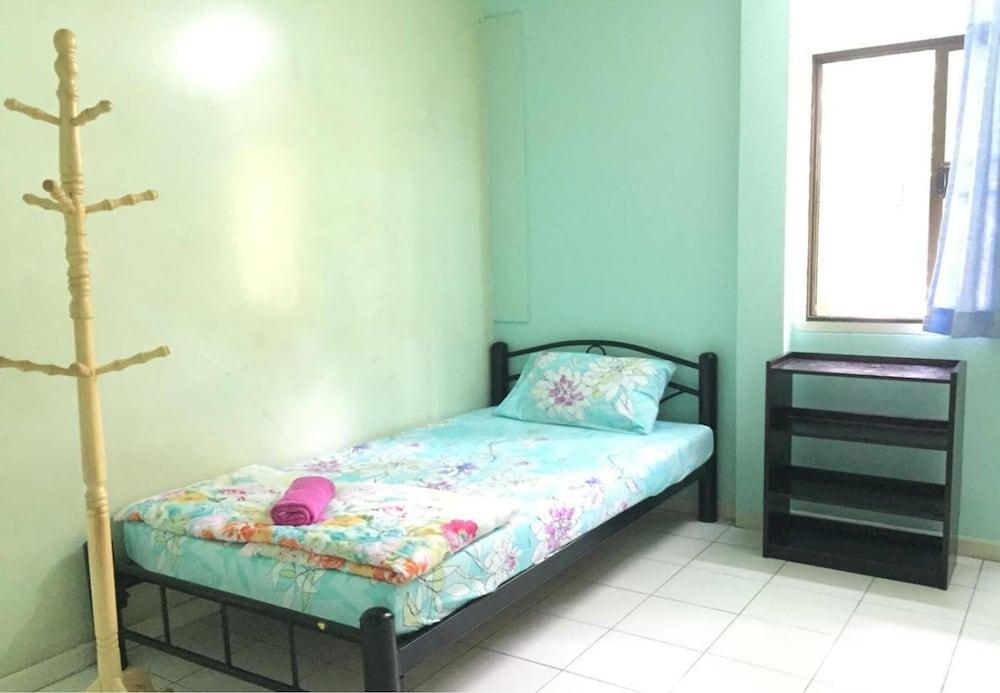 Nat 2 Guest House 2