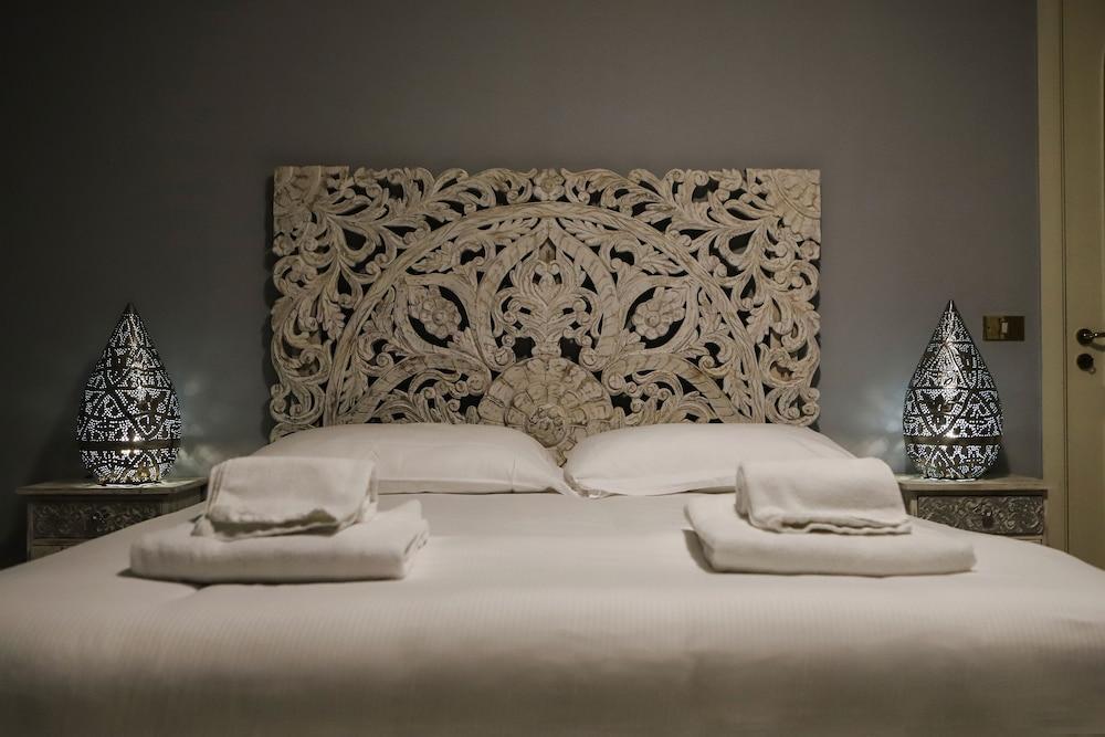 Piazza Dante Suites in Naples