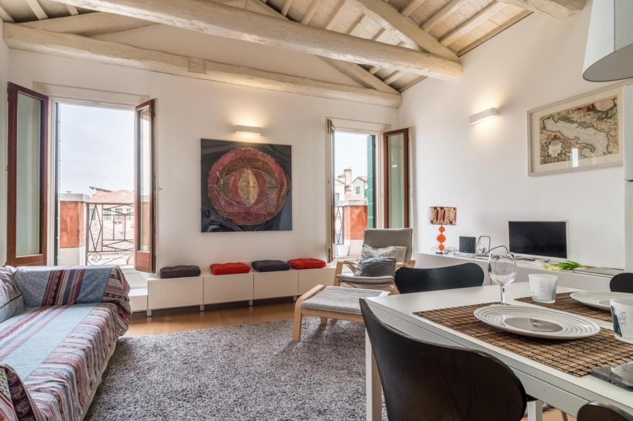Carmini Canal View And Balcony with Lift 2