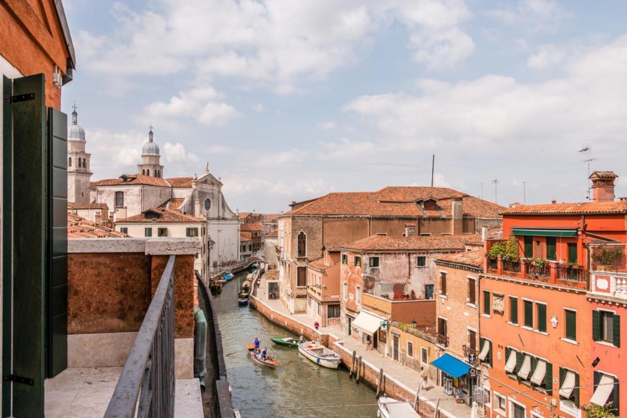 Carmini Canal View And Balcony with Lift 1