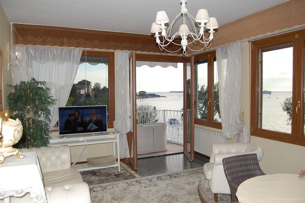 Oasis Golden Lagoon Chalet 1