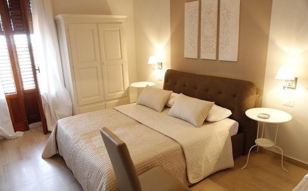 Simonetta's Rooms