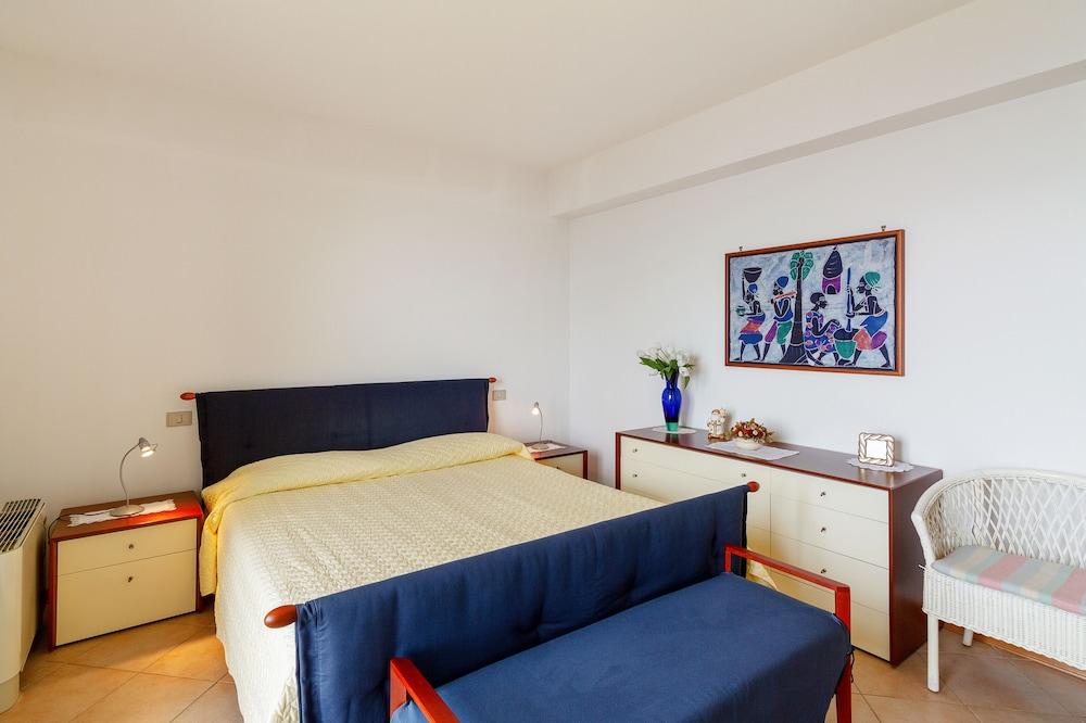 Fontana Vecchia Seaview Apartment  2