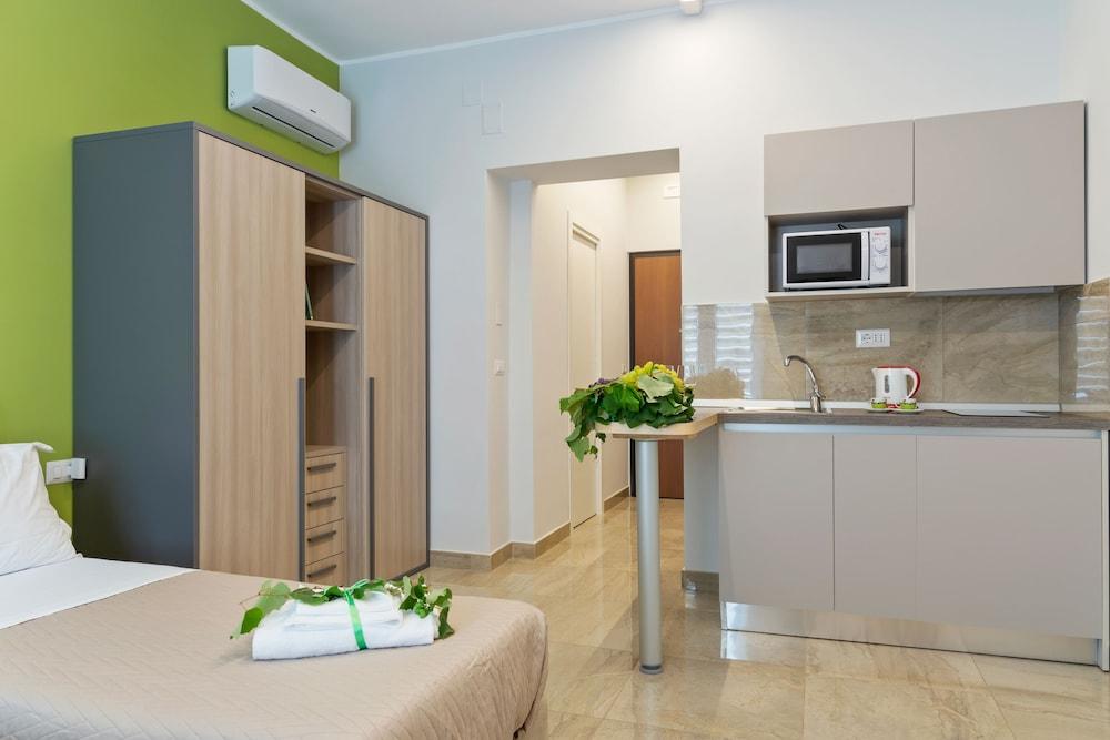 Devon Metro Studio Apartments 1