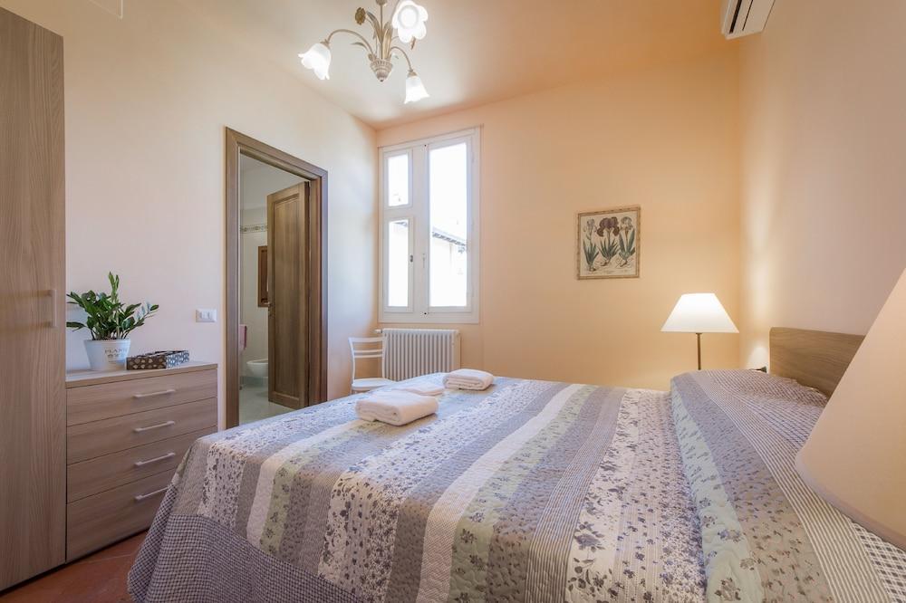 House in Florence Blue 1