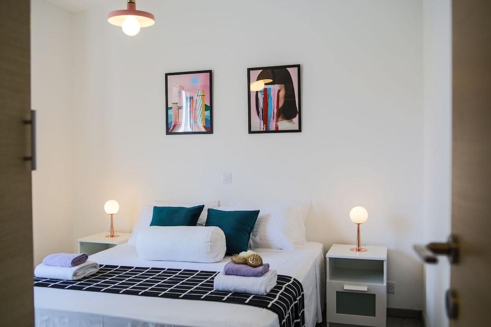 Phaedrus Living: City Luxury Flat Anemone 103 1