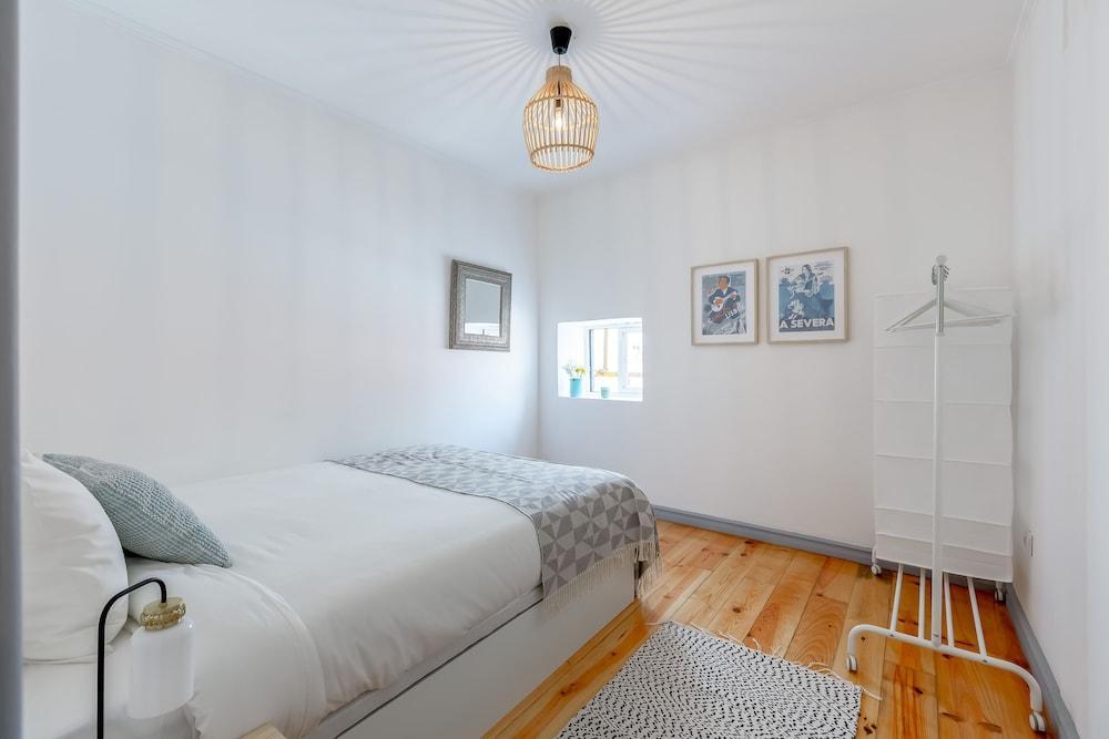 Alfama, Bright Spacious W/ Terrace Apartment, by Timecooler 1