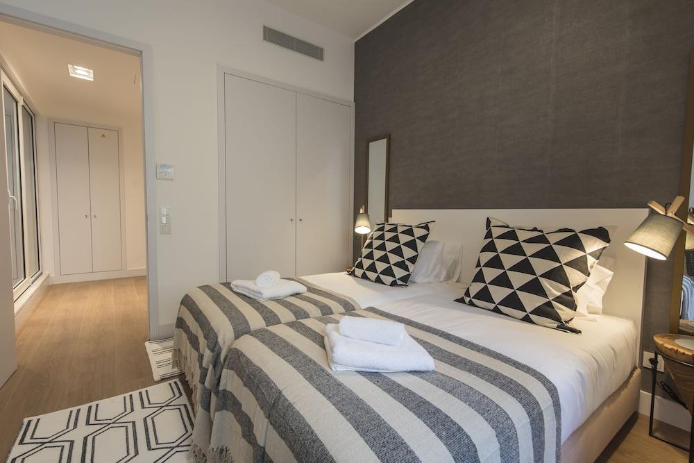 High Ceiling Duplex Apt Cais Do Sodre 2