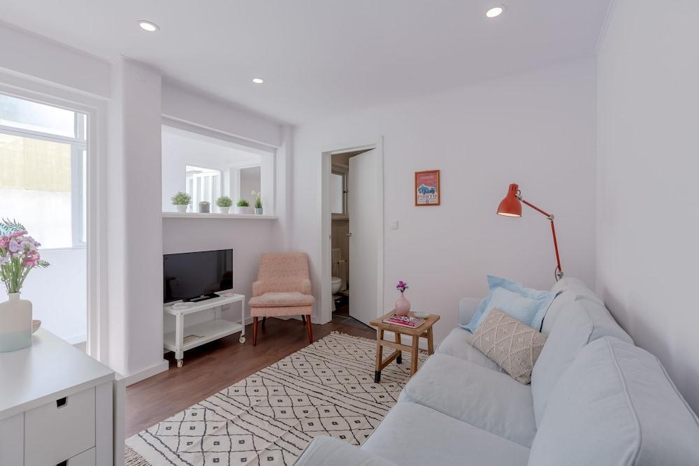 Sunny Apartment with Patio, by Timecooler