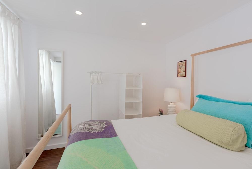 Sunny Apartment with Patio, by Timecooler 1