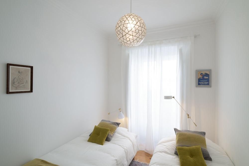 Spacious Bairro Alto Apartment + Courtyard, by Timecooler 2