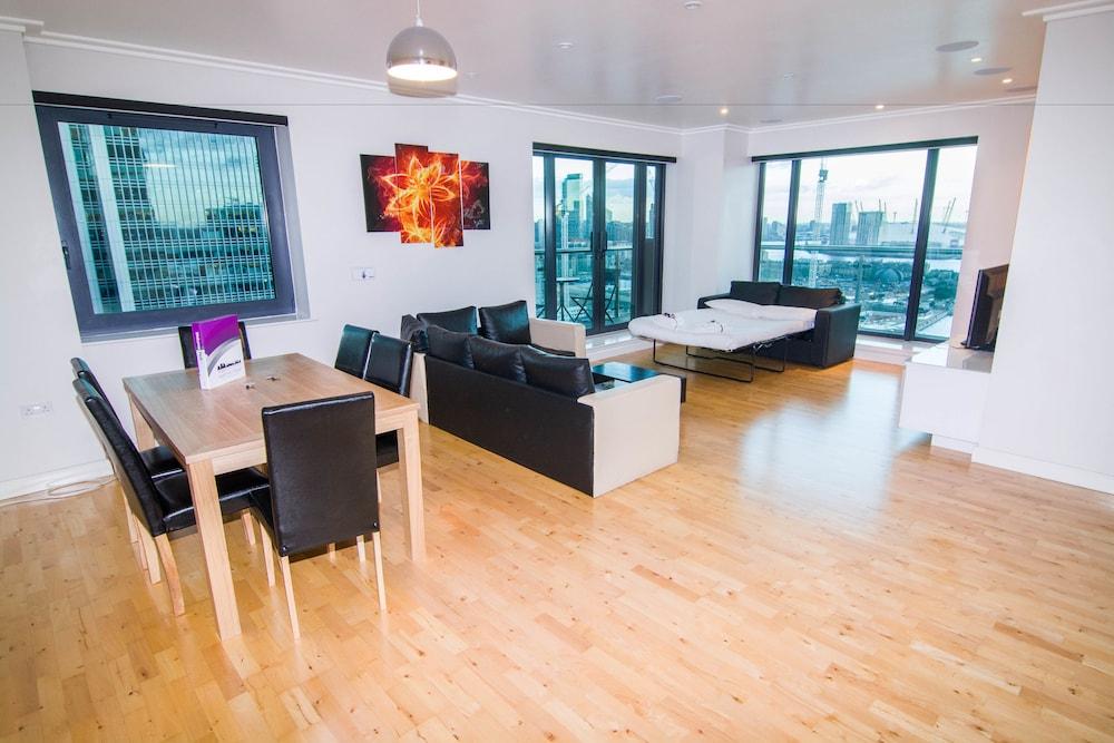 Canary Wharf - Corporate Riverside Apartments 2