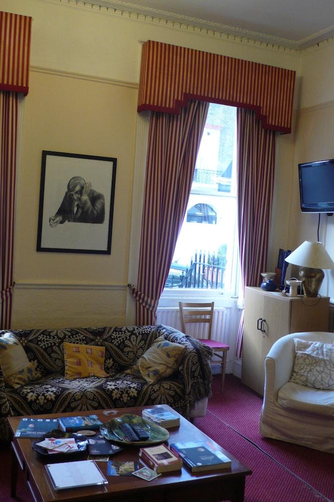 Pickwick Hall 1