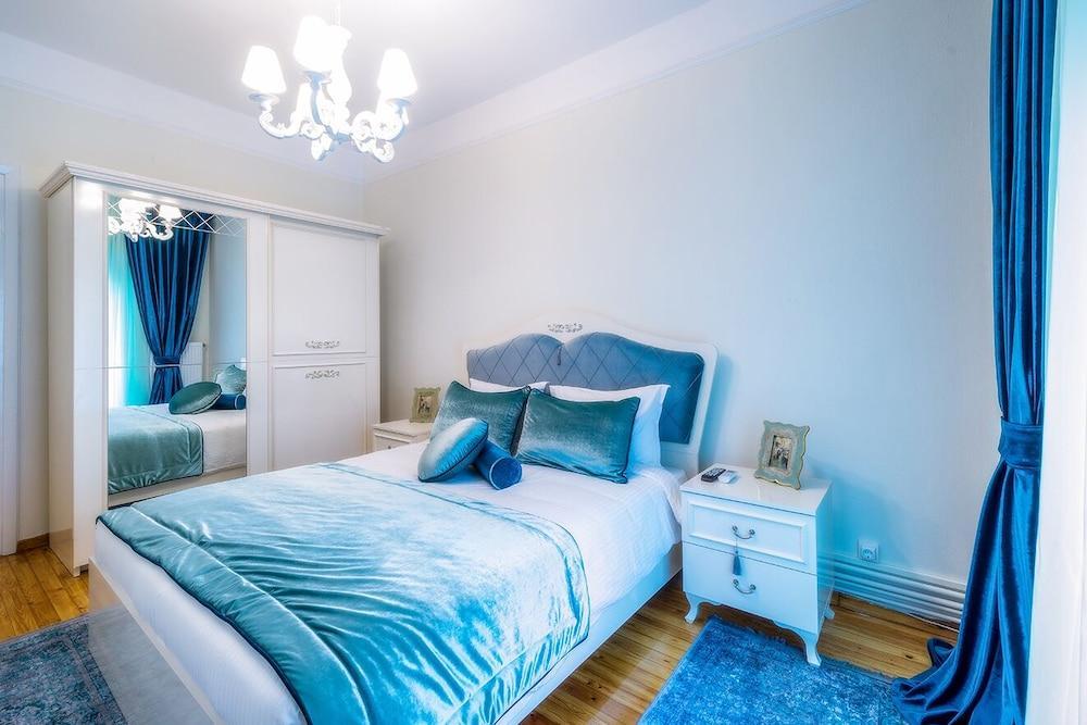 Acropolis Deluxe Apt Must 1