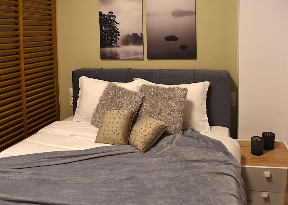 Gusto Luxury Apt Must 2