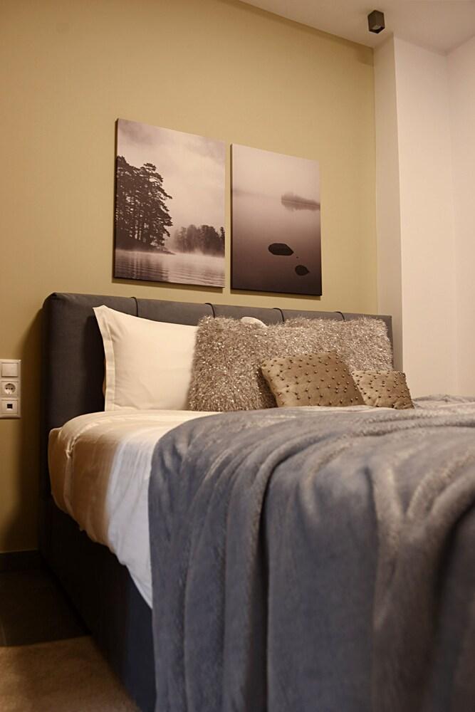 Gusto Luxury Apt Must 1