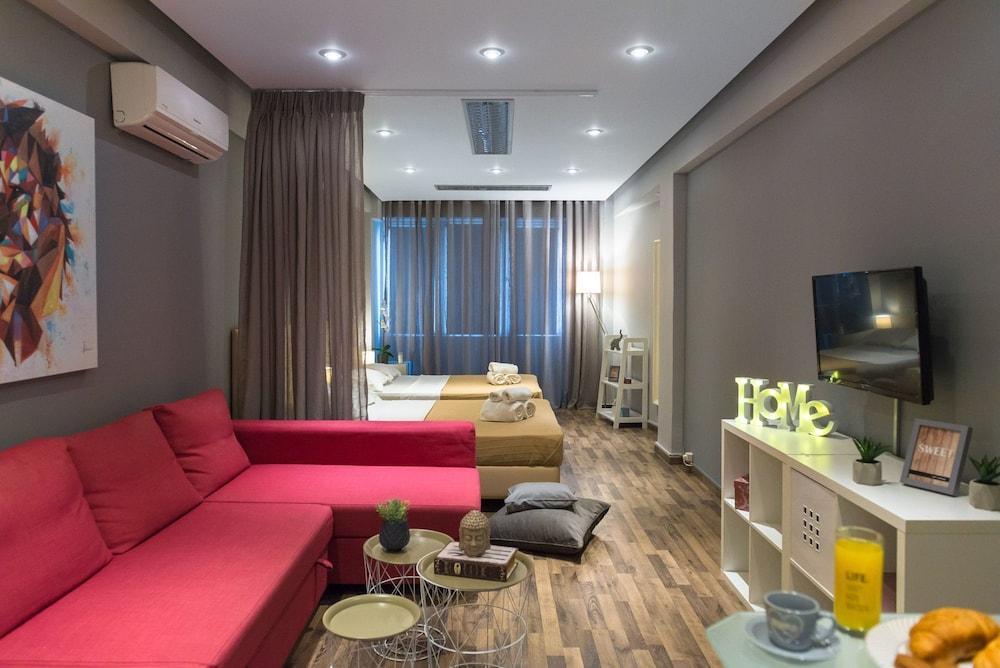 Ermou Downtown Studios by Hospitality Box