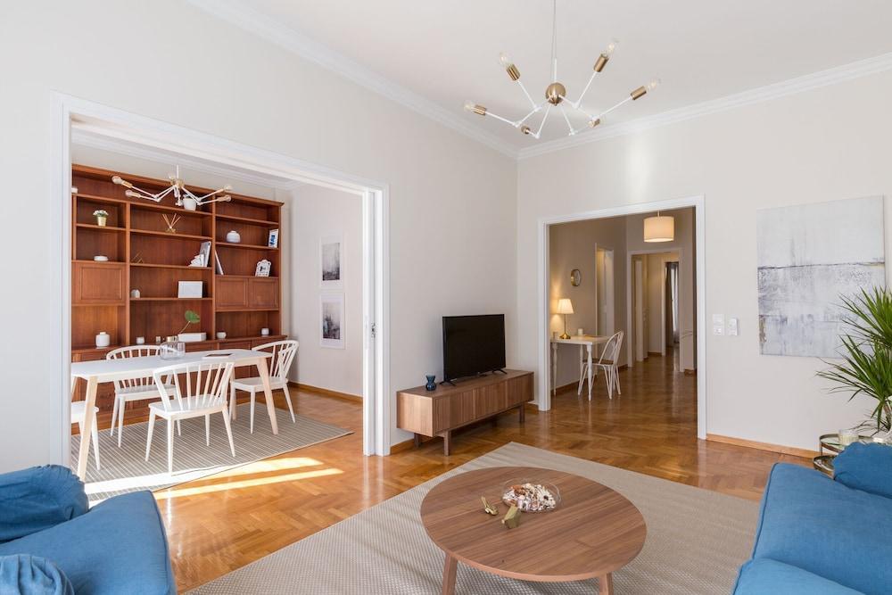 Upstreet Chic Flat in the Heart of Athens