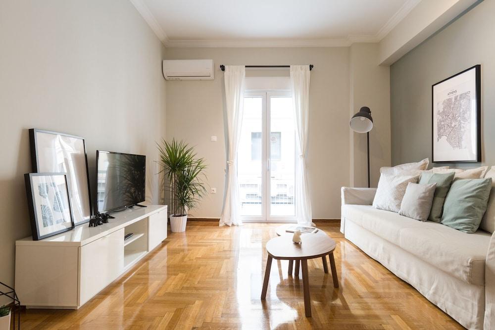 Upstreet Sleek Flat in Central Syntagma