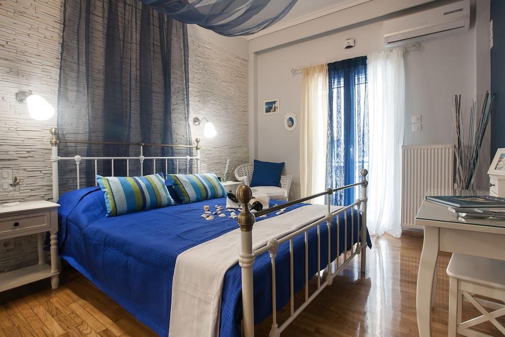 Gold And Blue Luxurious Apartment